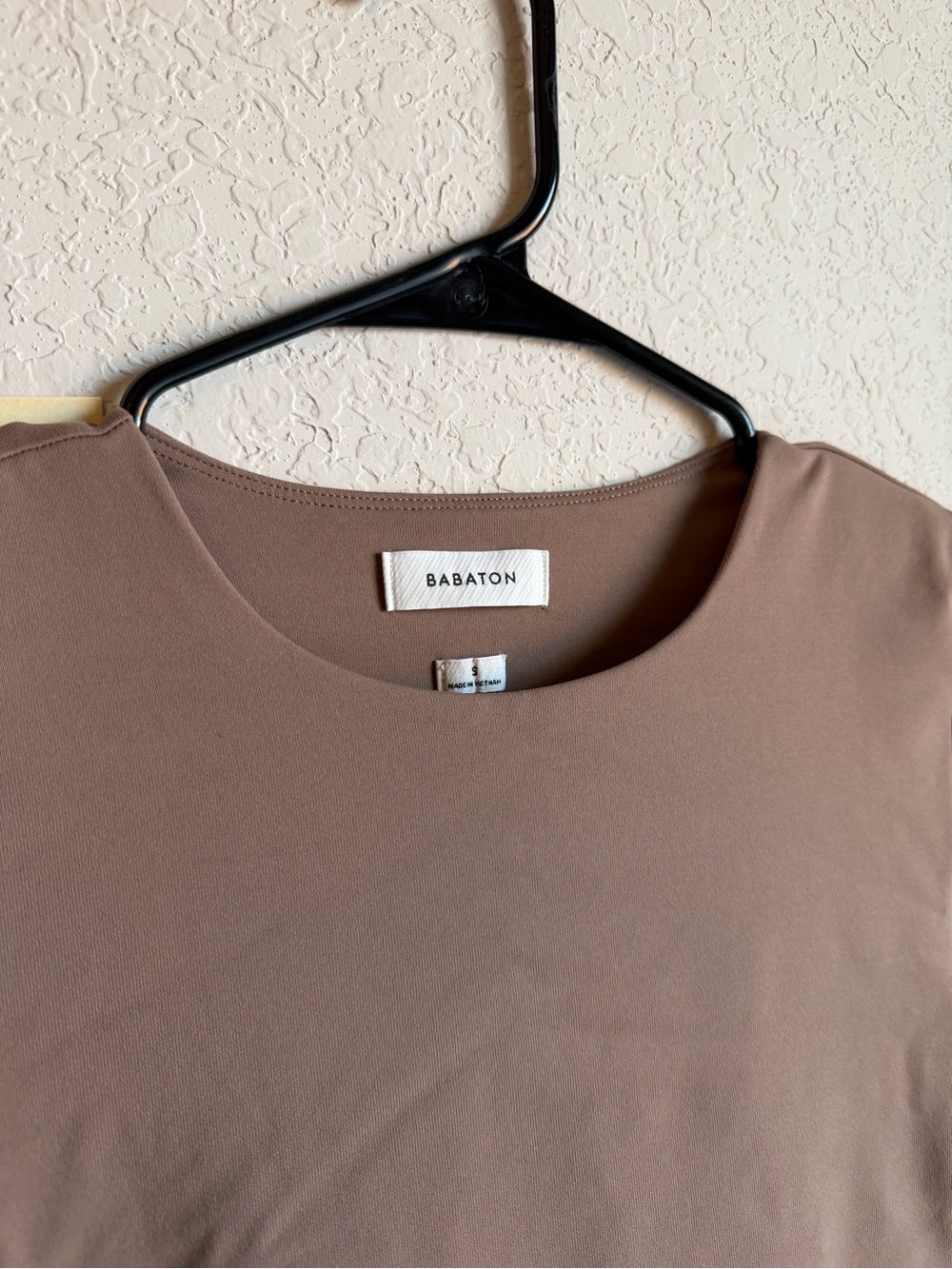 Babaton Taupe Cropped Crewneck Tee - Picture 2 of 3